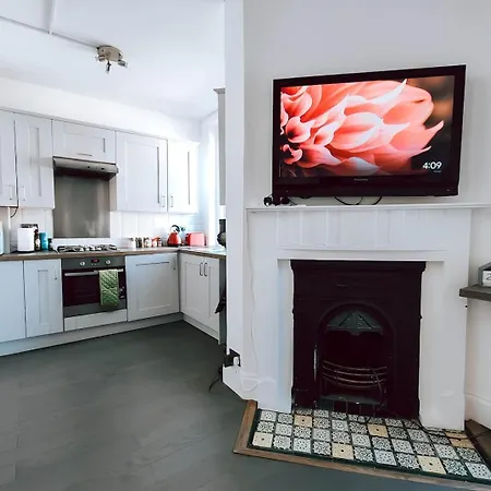 The Twickenham Apartment Near Strawberry Hill Exterior photo