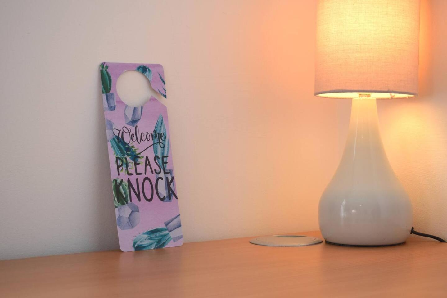 The Near Strawberry Hill Apartment