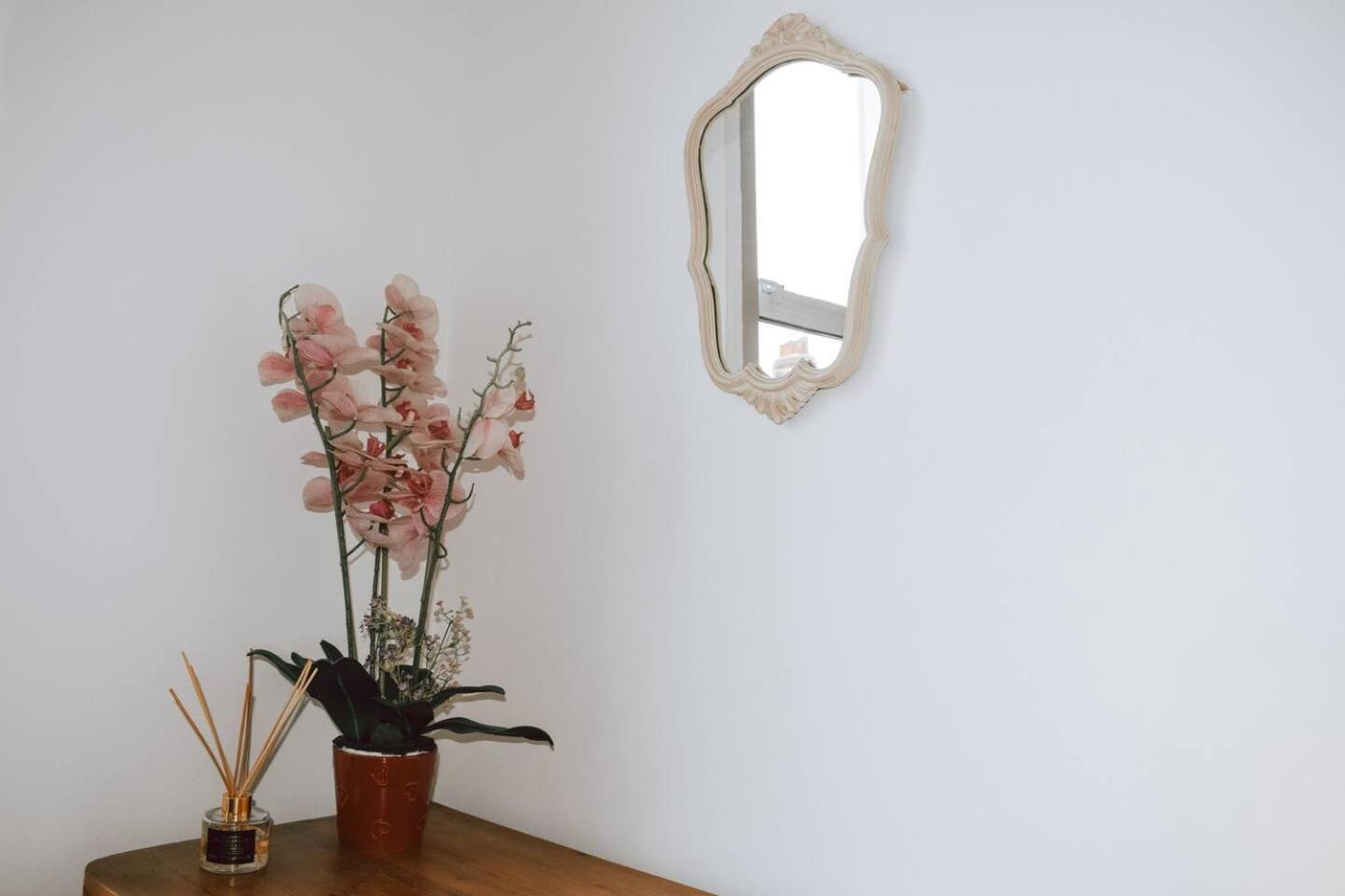 Apartment The Near Strawberry Hill *