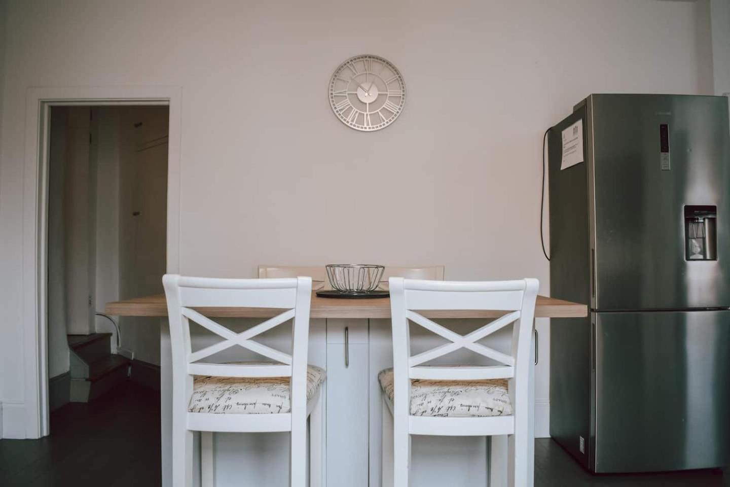 Apartment The Near Strawberry Hill