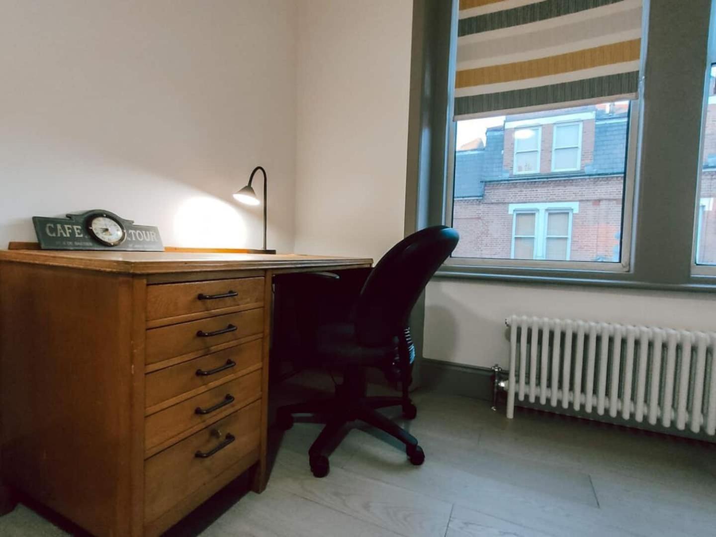 The Near Strawberry Hill Apartment